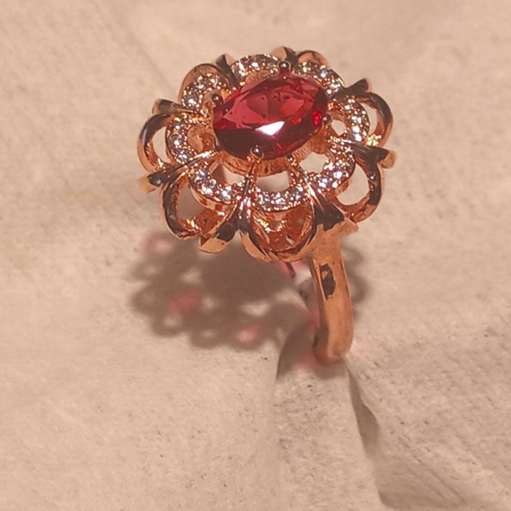 Individual ruby centered ring. - Picture 12 of 16